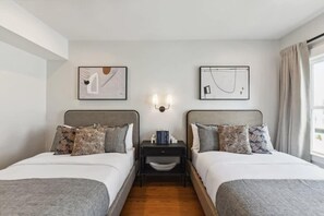 5 bedrooms, desk, WiFi, bed sheets