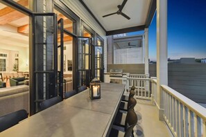 Outdoor dining - New Luxury Home | Heated Pool & Spa (New Orleans)