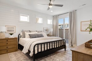 5 bedrooms, desk, iron/ironing board, travel crib