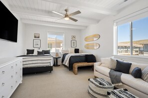 5 habitaciones, escritorio y tabla de planchar con plancha 