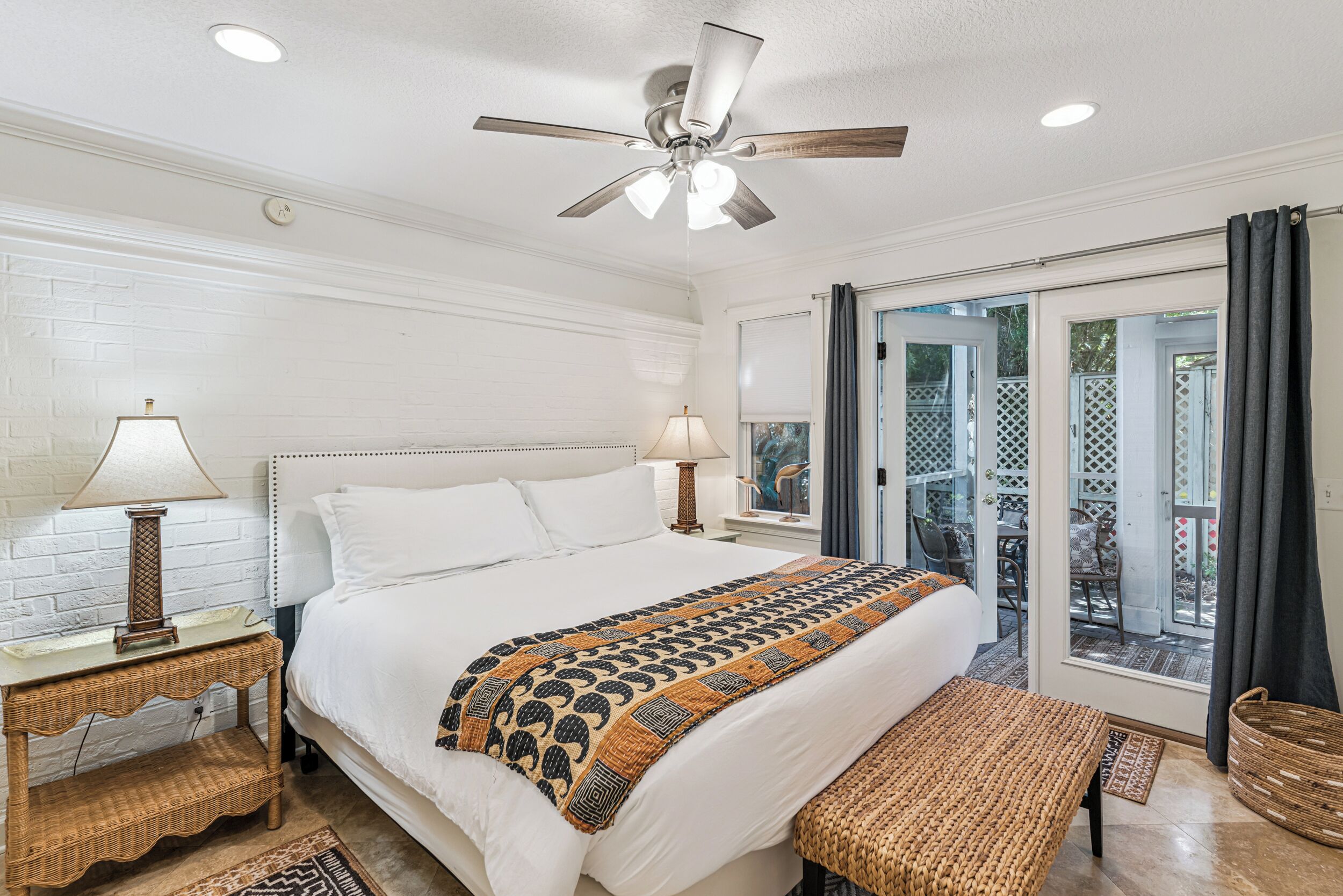 5 bedrooms, free WiFi, bed sheets