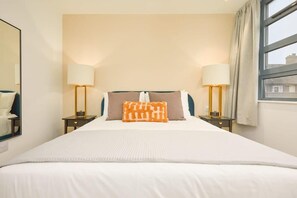 3 Schlafzimmer, Schreibtisch, Bügeleisen/Bügelbrett, Reisekinderbett