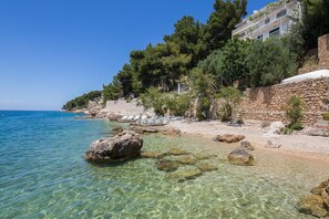 Sun loungers, beach towels - Villa Adriatica Excelsior - Beach Front Apartment With a SeaView #3 (Stanići)