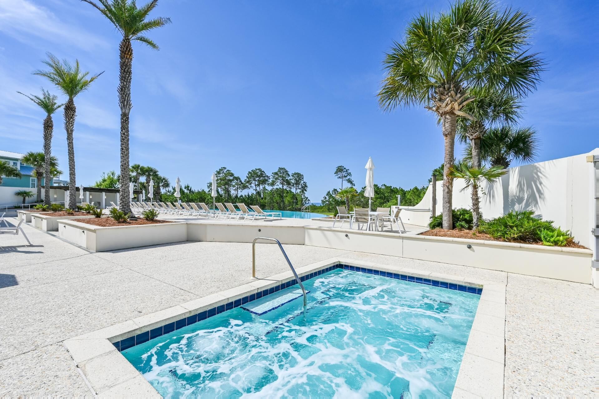 Book Now for Fall! New Listing! Community Amenities! Swimming! Golf Cart!