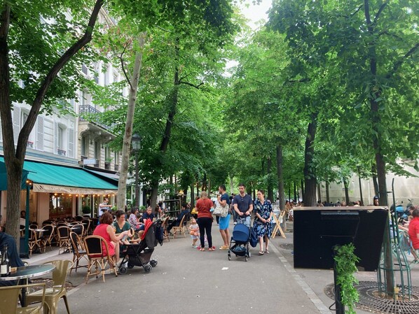 Outdoor dining - Family Flat - Batignolles (Paris)