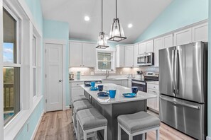 Køleskab, mikrobølgeovn, ovn, kogeplade