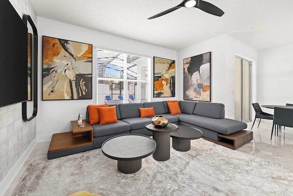 テレビ、テレビゲーム、テーブルサッカー台、ステレオ