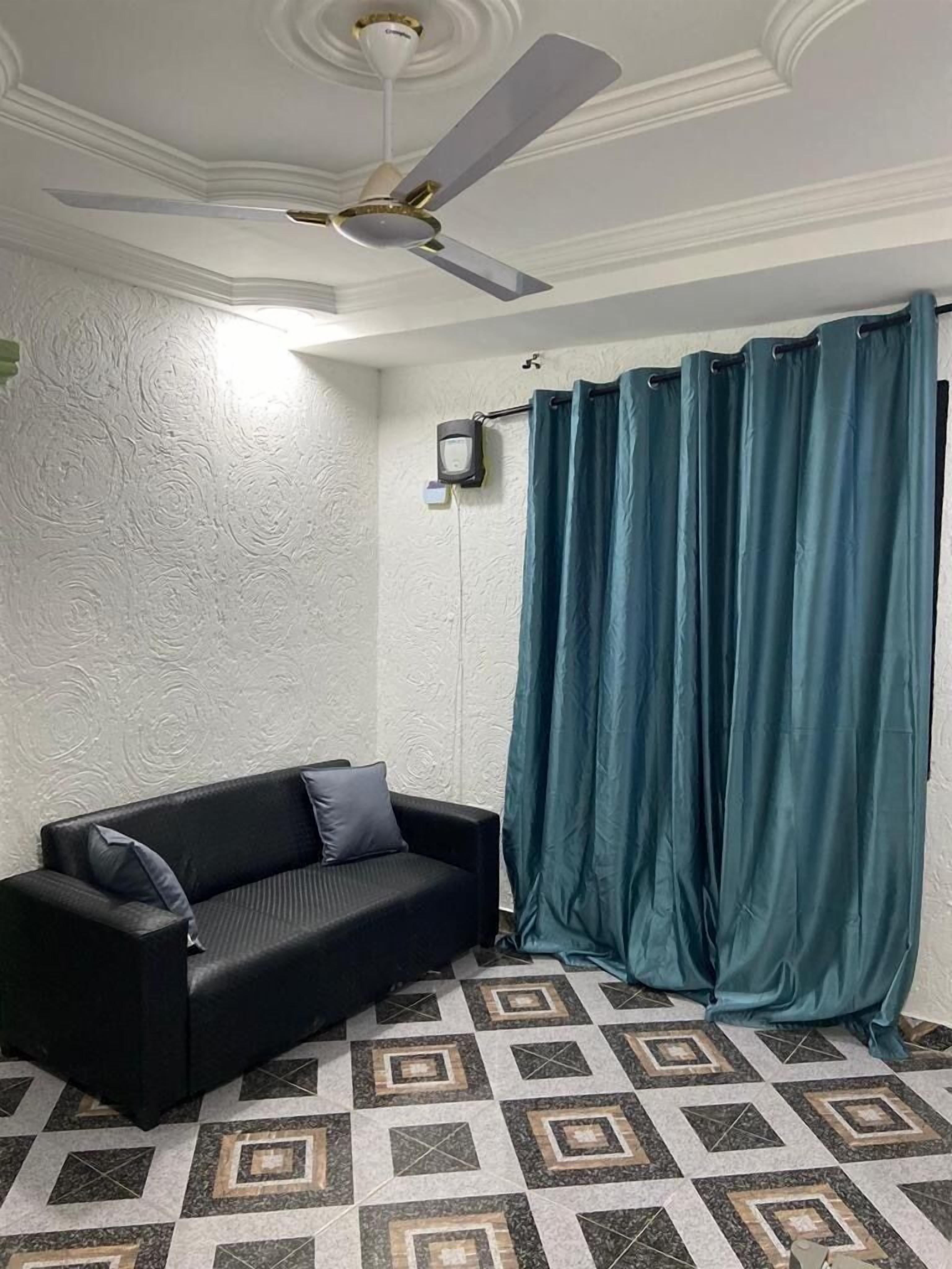 تلفزيون بشاشة مسطحة