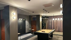 Games room - Remarkable 1-bed Apartment in Salford (Salford)