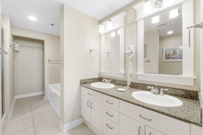 Towels - Gulf-front condo w/ pools & daily attraction perks (Panama City Beach)