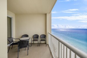 Outdoor dining - Classic Beach Condo Perfect for Family Getaway! (Panama City Beach)