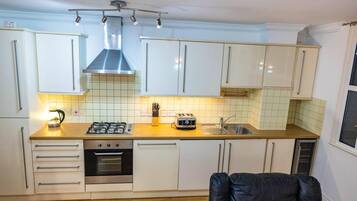 Apartment | Private kitchen | Fridge, microwave, oven, stovetop