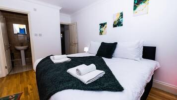 Apartment | 3 bedrooms, iron/ironing board, free WiFi, bed sheets