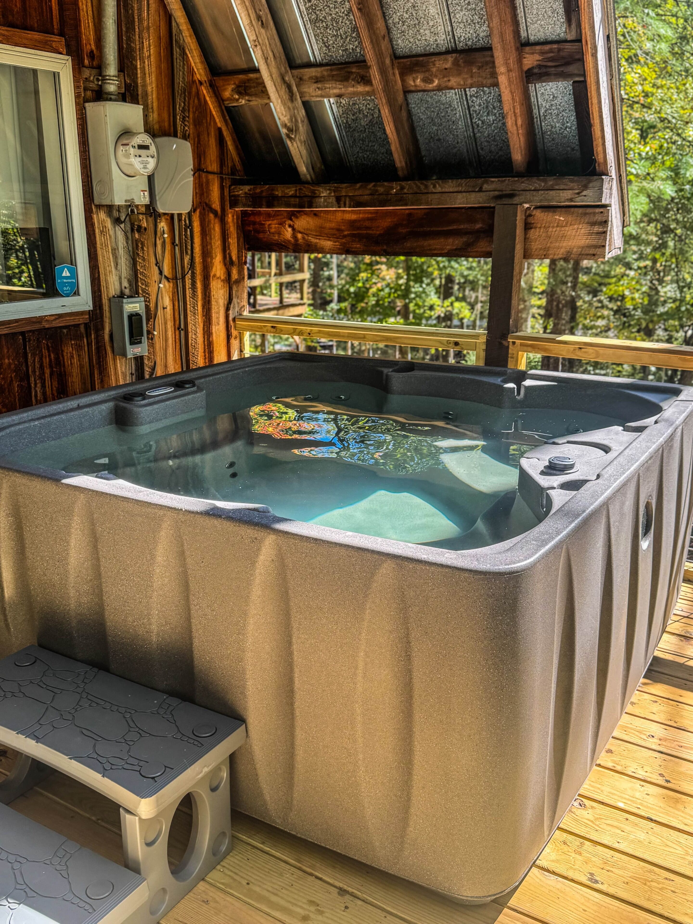 Outdoor spa tub