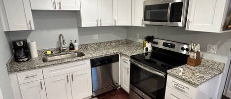 Refrigerador, microondas, horno, placa de cocina