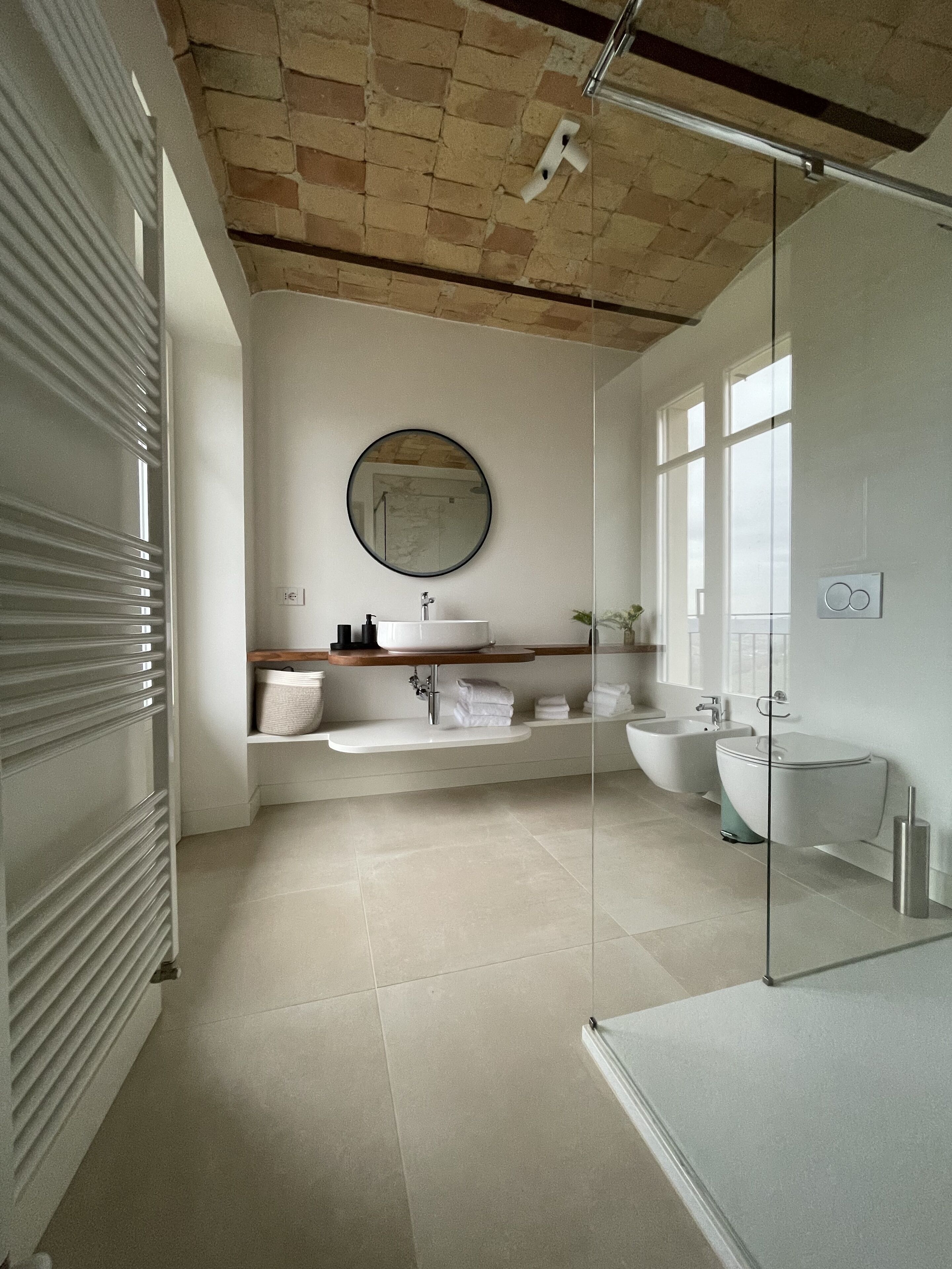Dusche, Haartrockner, Bidet, Handtücher