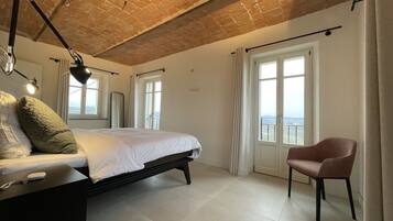 2 makuuhuonetta, työpöytä, vauvan matkasänky, ilmainen Wi-Fi