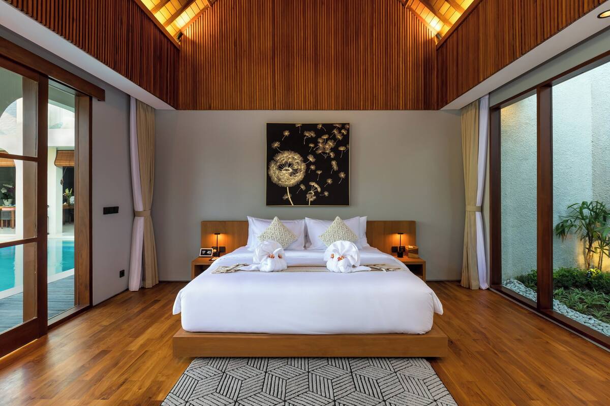 Premium bedding, desk, laptop workspace, iron/ironing board (on request)