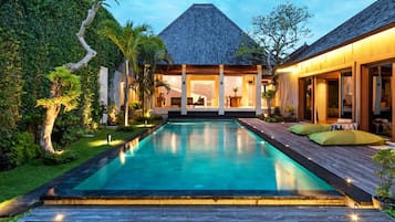 Seprai premium, meja kerja, dan ruang kerja ramah laptop