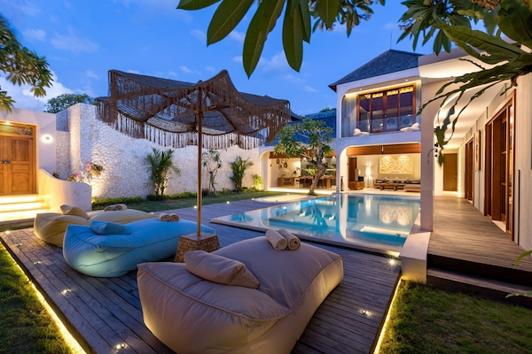 Smart TV 55-inci dengan saluran TV satelit dan Netflix