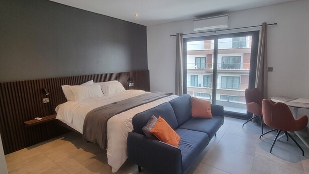 Studio | Iron/ironing board, WiFi (free), bed sheets - Chic Studio in The Signature, Accra (Accra)