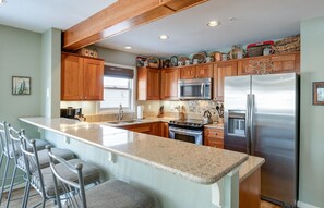Fridge, stovetop, coffee/tea maker, toaster