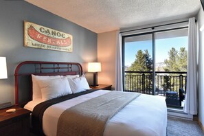 1 bedroom, iron/ironing board, Internet, bed sheets - Trails End Sweet Dreams Condo: Stroll to Main Street, Lifts (Breckenridge)