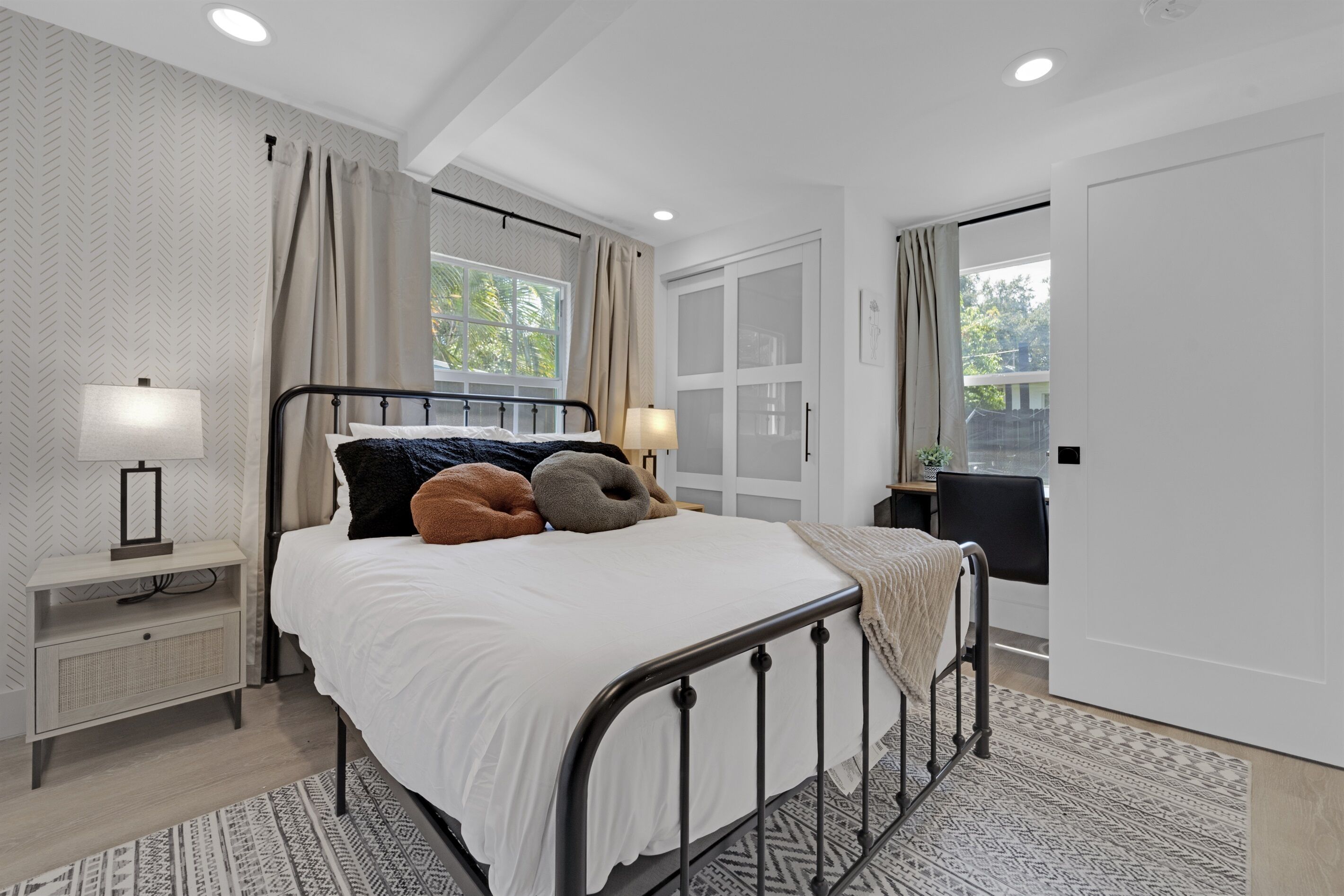 2 bedrooms, desk, iron/ironing board, free WiFi