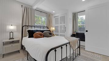 2 bedrooms, desk, iron/ironing board, free WiFi