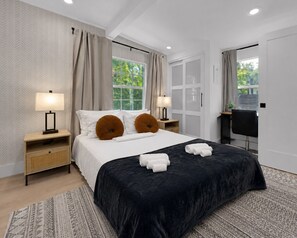 2 Schlafzimmer, Schreibtisch, Bügeleisen/Bügelbrett, kostenloses WLAN