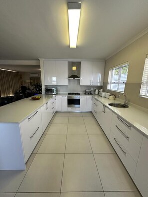 Casa | Cucina privata | Frigorifero, microonde, forno, piano cottura