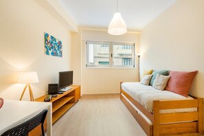 1 bedroom, iron/ironing board, internet, bed sheets