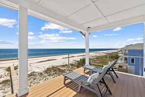 Terrace/patio - The Salty Pearl: Charming SJB Home- Sleeps 10, Pet Friendly, Hot Tub! (St. Joe Beach)