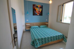 2 bedrooms, bed sheets - Baia Verde-apartment 300 mt from the sandy beaches (Baia Verde)