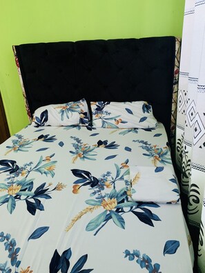 2 quartos, ferros/tábuas de passar roupa, Wi-Fi, roupa de cama