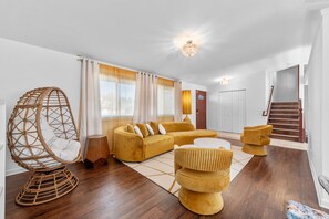 Smart TV - Casa Kaleidoscope: Whimsical Selfie Museum - 5bd sleeps 15 (Arvada)