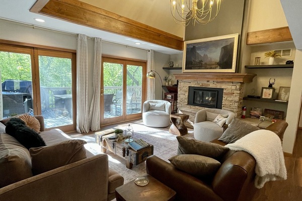 TV connectée, cheminée, jeux vidéo, baby-foot