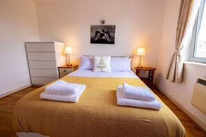 2 bedrooms, iron/ironing board, free WiFi, bed sheets - Beautiful and Spacious 2-bed Apartment in London (London)