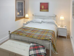 3 bedrooms, free WiFi, bed sheets - 3 bedroom accommodation in Auchtermuchty, near Cupar (Auchtermuchty, near Cupar)