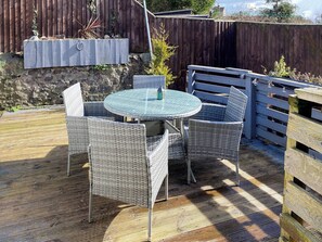 Outdoor dining - 3 bedroom accommodation in Auchtermuchty, near Cupar (Auchtermuchty, near Cupar)