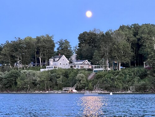 Unique, Charming Cottage on Penobscot Bay - Gorgeous Views! 
