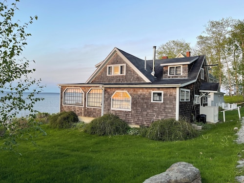Unique, Charming Cottage on Penobscot Bay - Gorgeous Views!