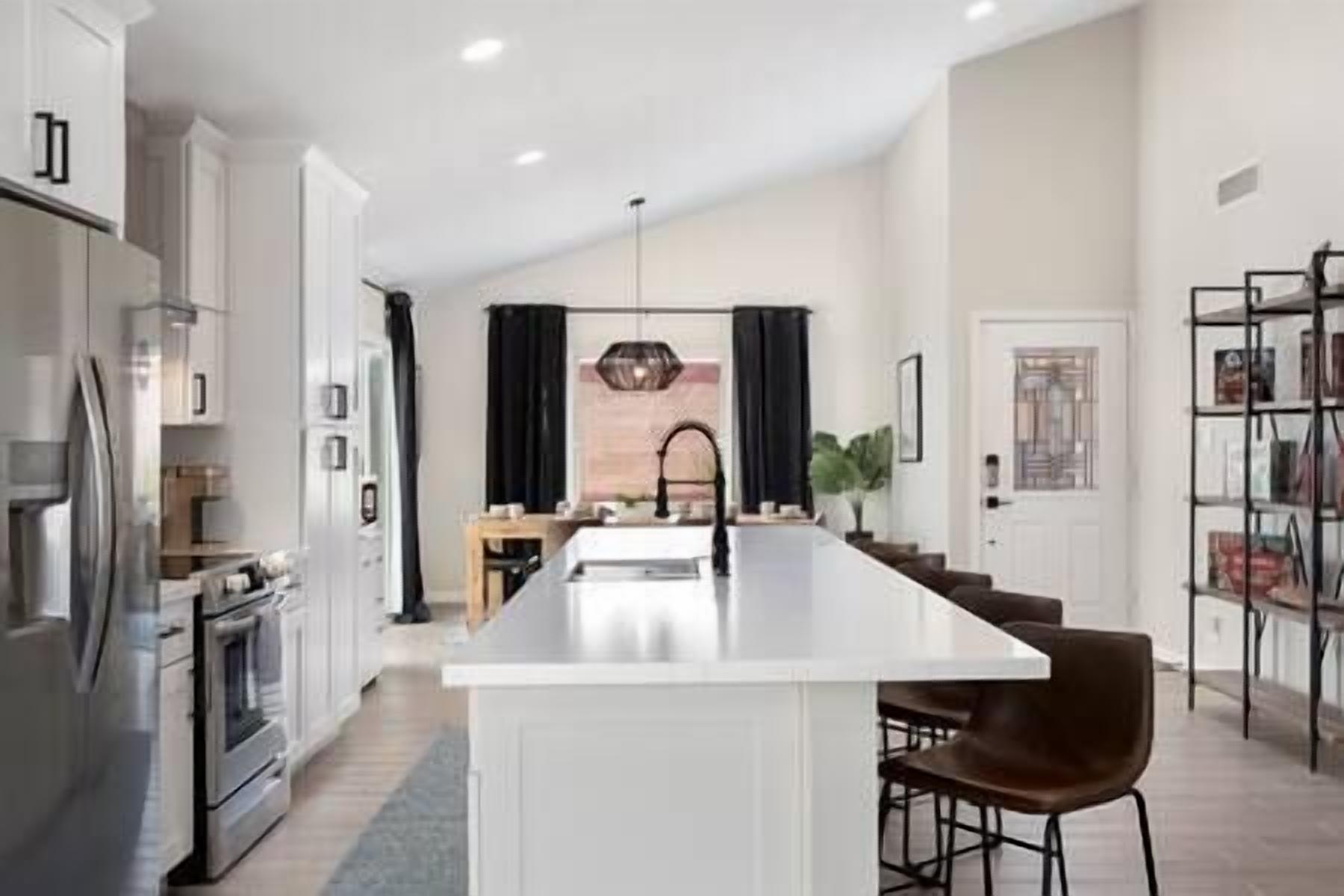 雪櫃、微波爐、焗爐、爐具