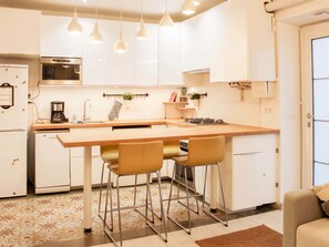 Kühlschrank, Mikrowelle, Ofen