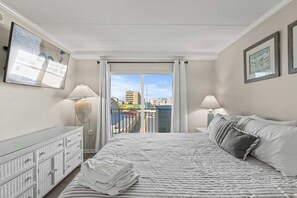 3 slaapkamers, een strijkplank/strijkijzer, wifi, beddengoed