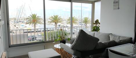 Télévision à écran plat