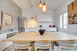Kühlschrank, Mikrowelle, Ofen, Geschirrspüler