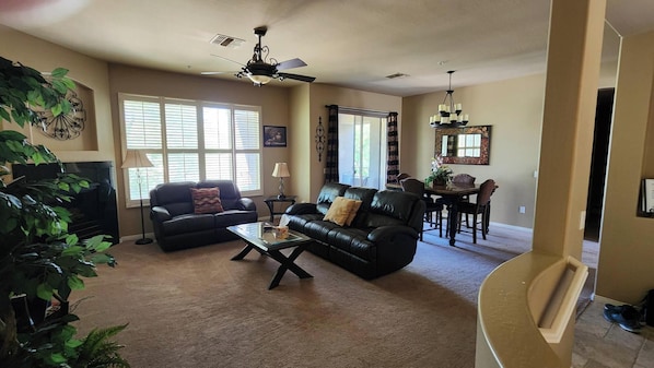 Smart TV, fireplace