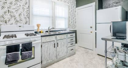 Walk To Aggieville from Brick Cottage with Man Cave, Shuffle Board, Back Yard