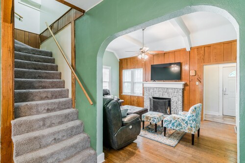 Walk To Aggieville from Brick Cottage with Man Cave, Shuffle Board, Back Yard